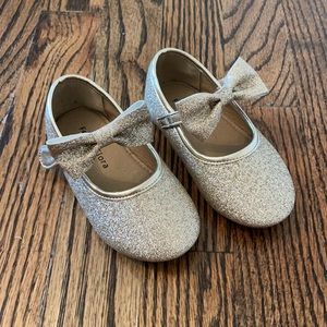 Toddler size 6 gold party shoes